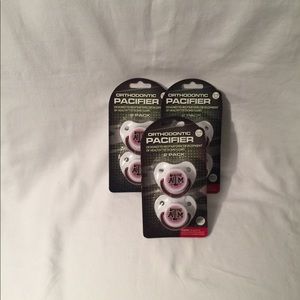 Pacifier/clip Aggies 3 sets bundle
